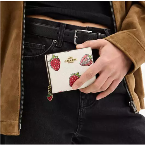 Coach Snap Wallet With Strawberry Print In Gold/Chalk Multi CAP18 NWT - Picture 5 of 5
